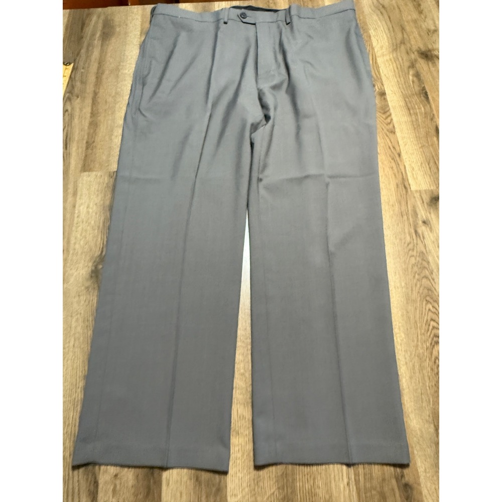 Haggar Pants Mens Size 44x30 Gray Dress Pants Classic Fit Flat Front Casual